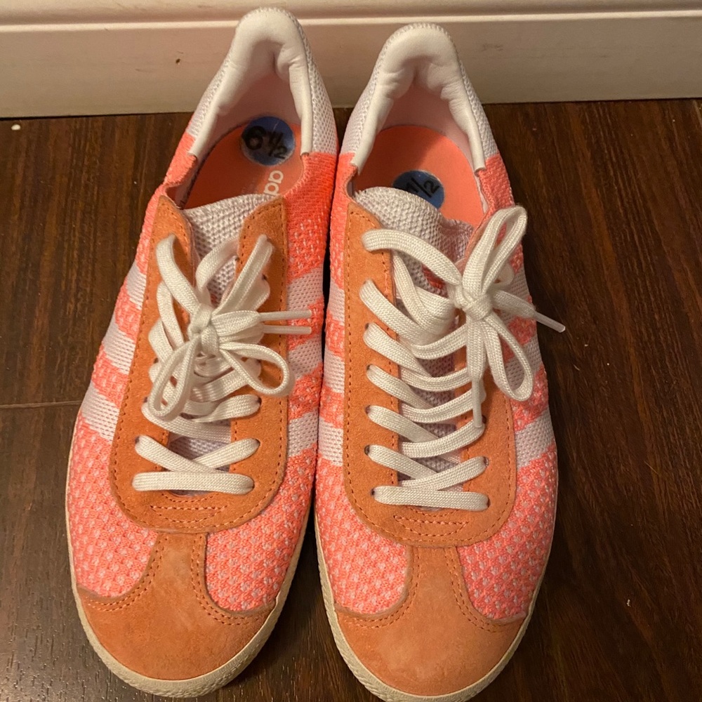 Sneaker - Picture 2 of 5